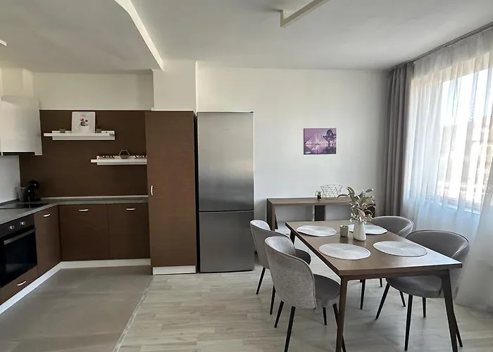 Prime 2-bedroom Apartment *